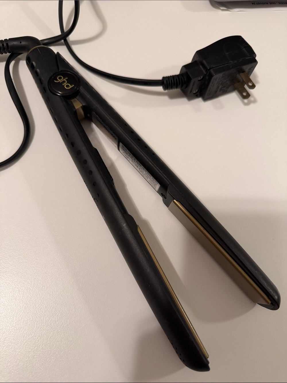 GHD Gold Professional Hair Straightener